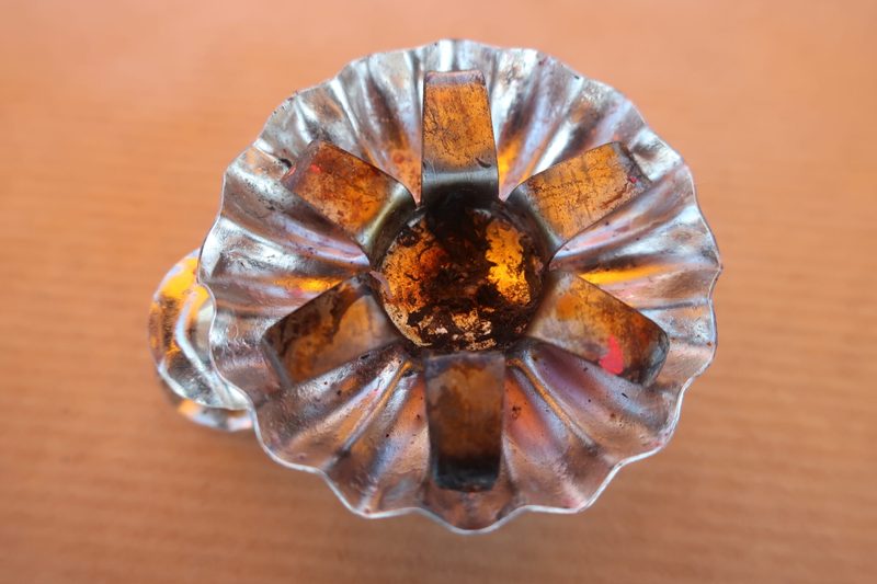 Basteltipp: Glitzernde Dekoration aus Tannzapfen für den Winter