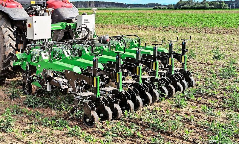 Neu auf dem Markt ist als Traktoranbaugerät der Dahlia Robotics. Geplant ist, dass der Roboter an einer Flurbegehung bei Daniel Vetterli in Rheinklingen vorgeführt werden soll.