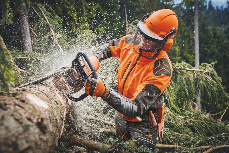 Motorsägen mit Schwertlängen um 45 Zentimeter sind für den Allround-Einsatz geeignet. Bild: stihl
