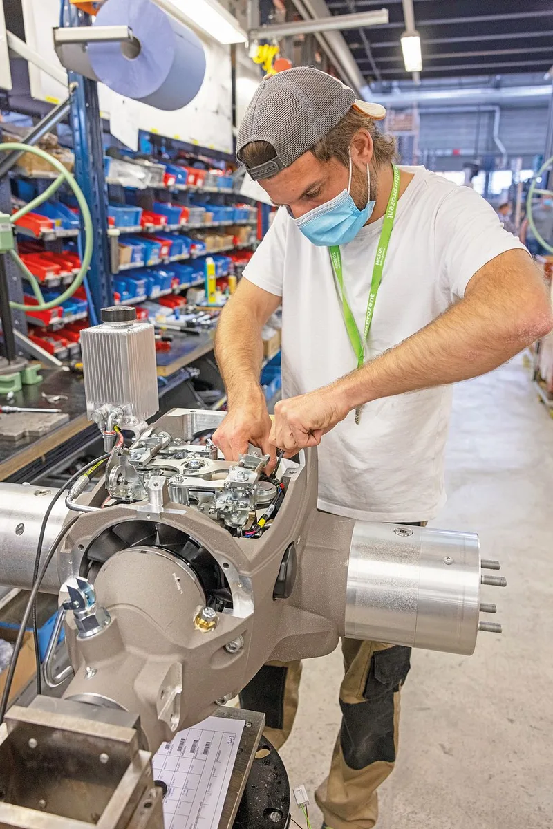 Bei Rapid gibt es keine Fliessbandarbeit. Jeder neue Einachsgeräteträgerwird in Killwangen-Speitenbach von einem Arbeiter komplett aufgebaut.