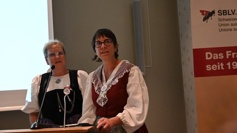 Bundesrat Beat Jans beehrt die Bäuerinnen und Landfrauen an ihrer DV