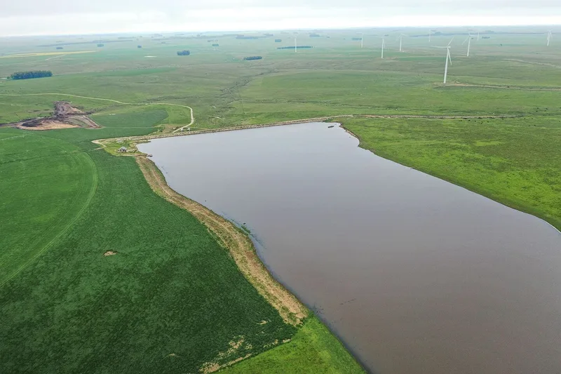 Eine «Represa» mit künstlich angestautem Regenwasser. Damit werden Trockenzeiten überbrückt.