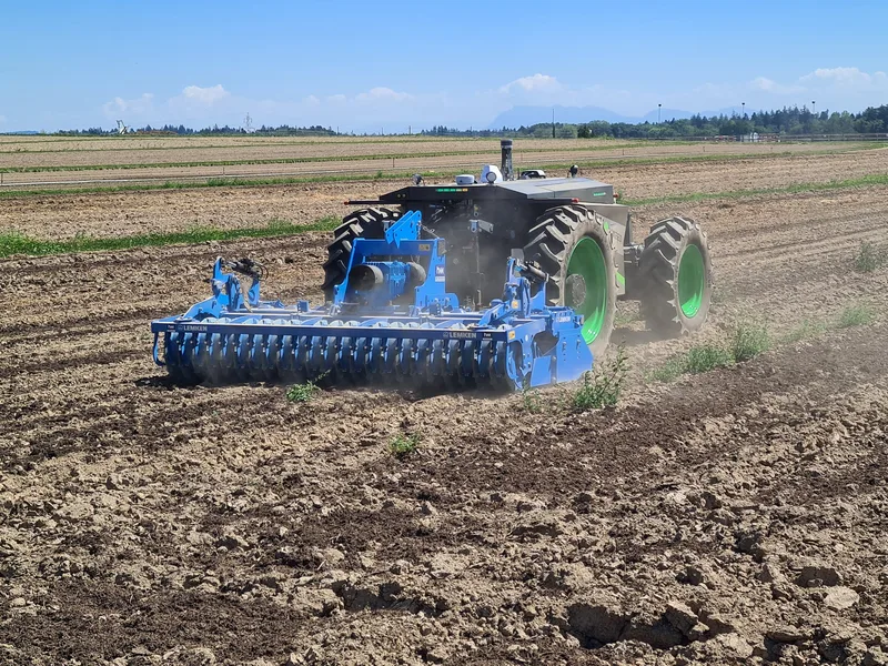 Die Serco Landtechnik AG wird mit AgXeed zum Feldroboter-Spezialisten