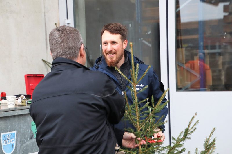Hier ist der Christbaum-Kauf noch ein geselliger Anlass