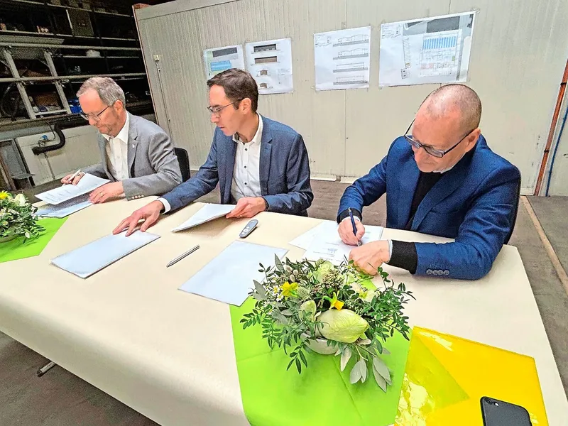 Walter Schönholzer, Terrafood-Präsident Simon Wolfer und Bernhard Belk (v. l.) machen Nägel mit Köpfen.