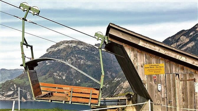 Die 40-jährige Seilbahn ist für die Familie Eberli, neben dem exponierten Fussweg, die einzige Verbindung ins Tal.