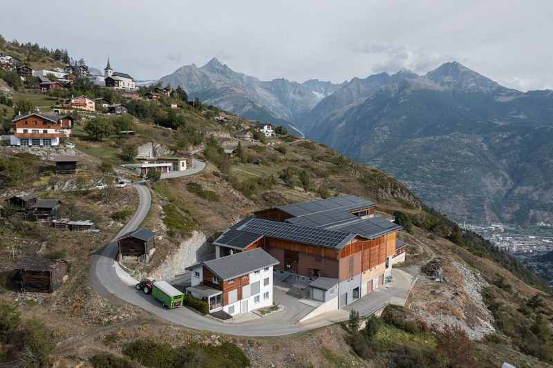 Alpine Milchviehhaltung im Laufstall – der Walliser Bergbauer Fabian Lengen lebt seinen Traum von der Viehzucht