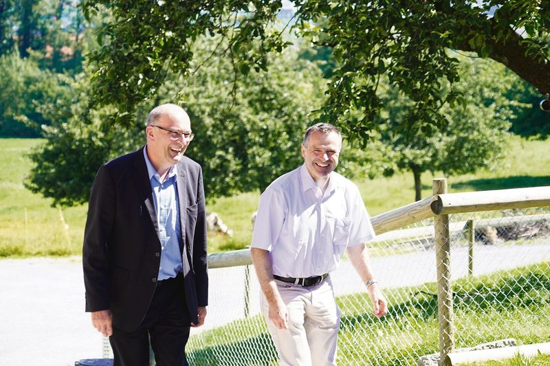 Sie haben erfolgreich viele Abstimmungskämpfe geführt und hatten darob gut lachen: Urs Schneider (rechts) mit dem höchsten Bauern, Markus Ritter.