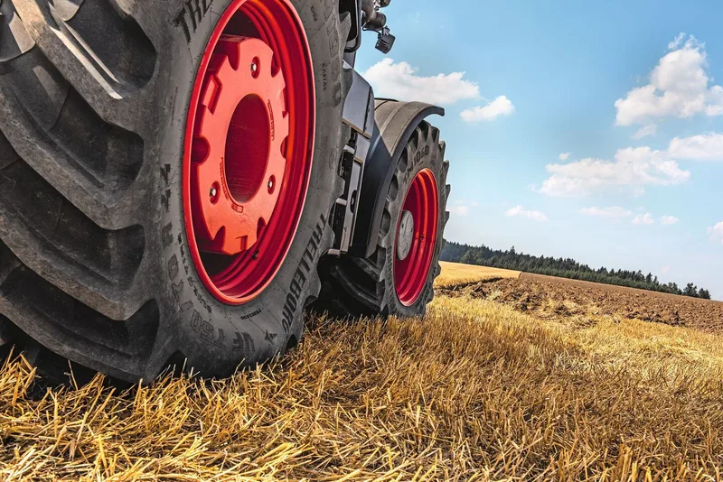 Selbst der beste Traktor benötigt einen gut eingestellten Reifendruck für eine gute Reifen-Boden-Verbindung, damit er seine Leistung und Technik ausschöpfen kann.