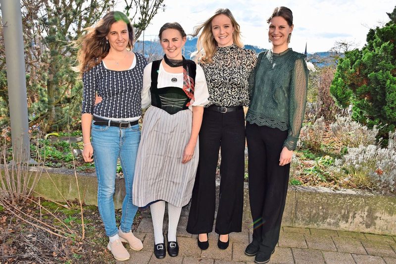 Aus dem Kanton Solothurn strahlen Nora Misteli, Rebekka Stäger, Liliane Bader und Karin von Burg (v. l. n. r.) mit der Sonne um die Wette.