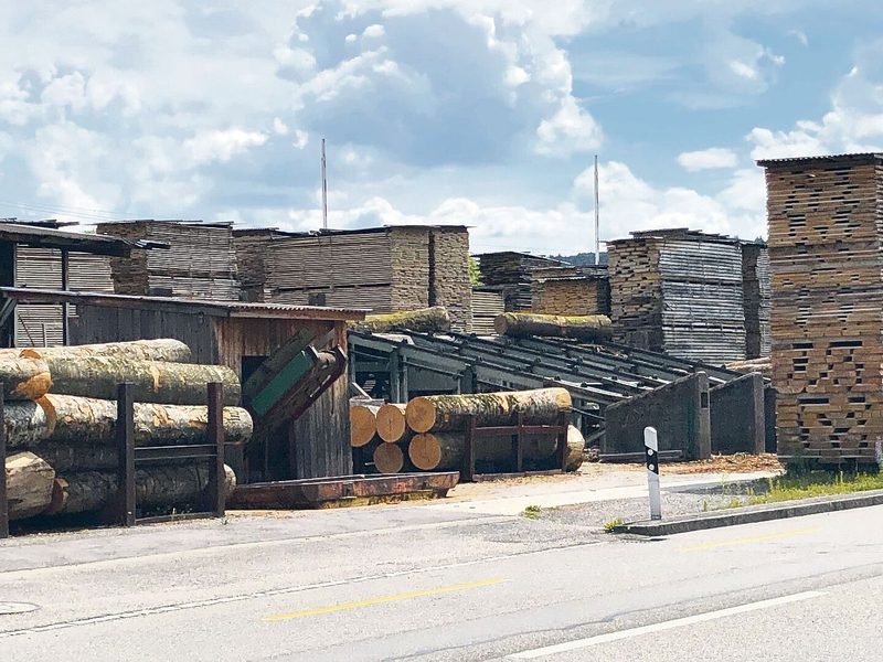 Die Holzindustrie hat in den letzten Monaten international zu viel produziert.