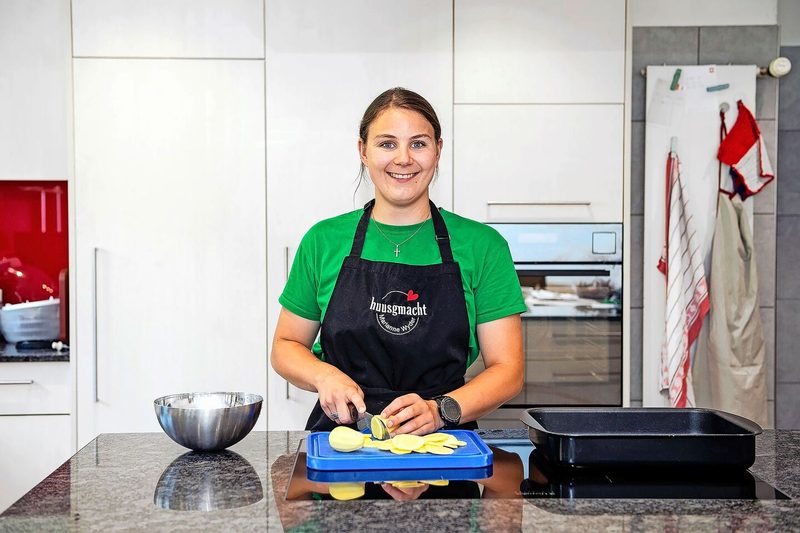 Für bis zu sieben Personen kocht Lea Wyder Mittagessen.