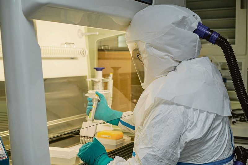 Blick ins Schweizer Referenzlabor für Diagnose, Kontrolle und Erforschung hochansteckender viraler Tierseuchen.