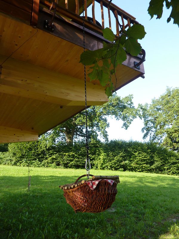 Swissfarm in Luzern: Übernachten im Wurzelbaumhaus