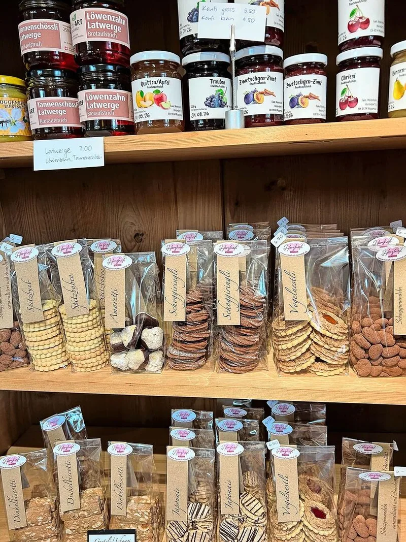 Ausgewählte Produkte bietet sie im eigenen Hofladen an.