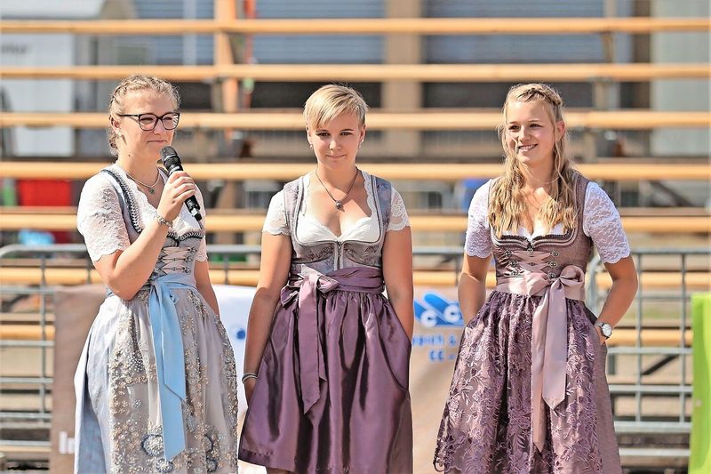 Wer wird die neue Braunvieh-Königin? Sarina Niederberger, Marina Reinhard und Luzia Bieri hatten am ZM ihren ersten Auftritt (v. l.).