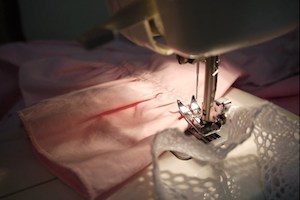 Der Kampf mit der Maschine: 10 Ärgernisse, die die Näherin kennt