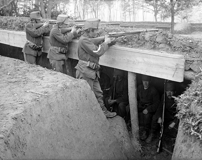 Auch für Pferde hiess es zu Kriegszeiten «Maske auf!»