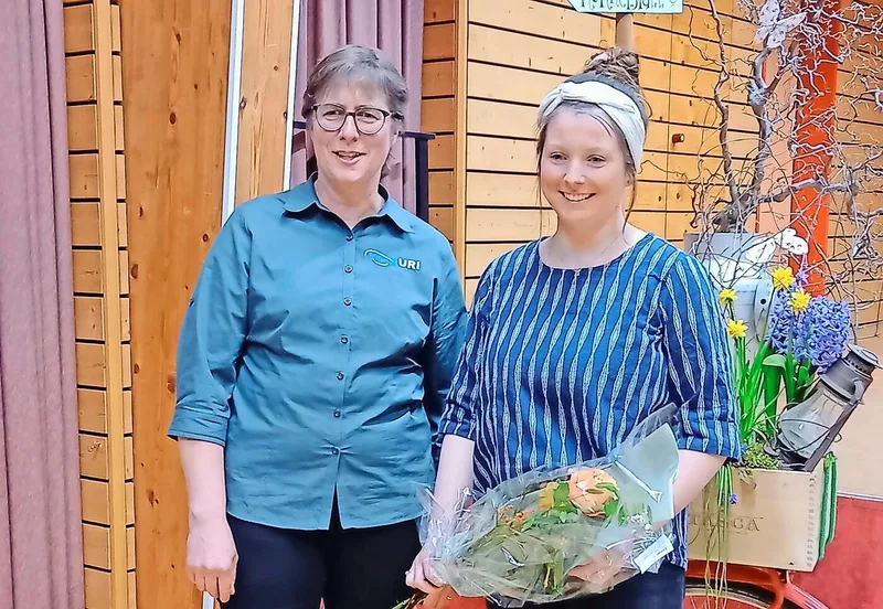 Präsidentin Margrith Gisler (links) und Valeria Meyer, Absolventin Bäuerin FA.