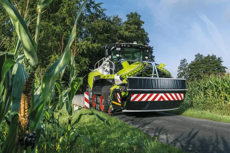 Claas bringt 2021 ein neues ORBIS 900 Maisgebiss mit 3 Meter Transportbreite aufs Feld. (Bild: Claas)