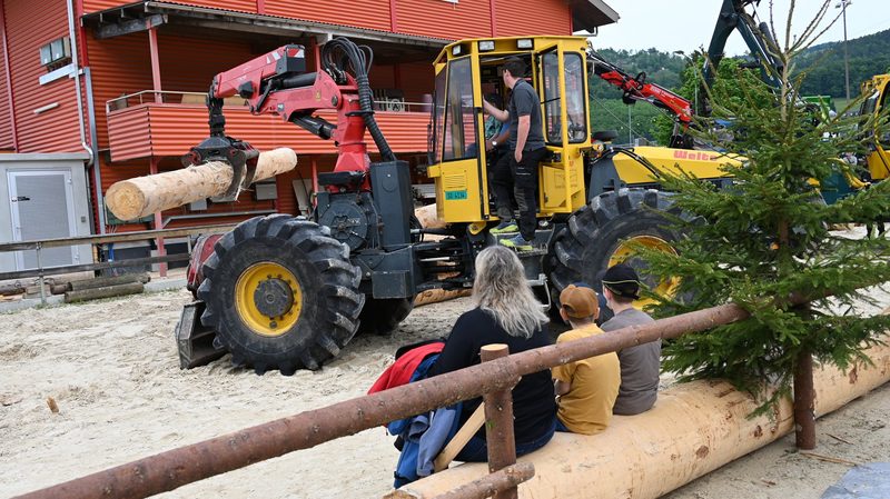 Lely klärt an der Gewerbeausstellung die Bevölkerung auf