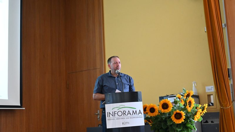 Die Rüttischüler lassen sich für ihren Berufsabschluss feiern