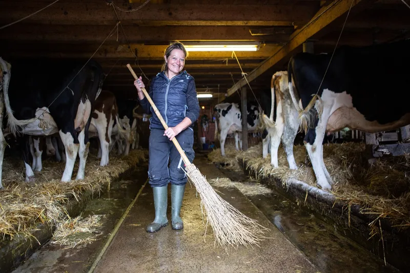 Anna Neuenschwander hat einen Anbindestall, aus Überzeugung. Bild: Pia Neuenschwander
