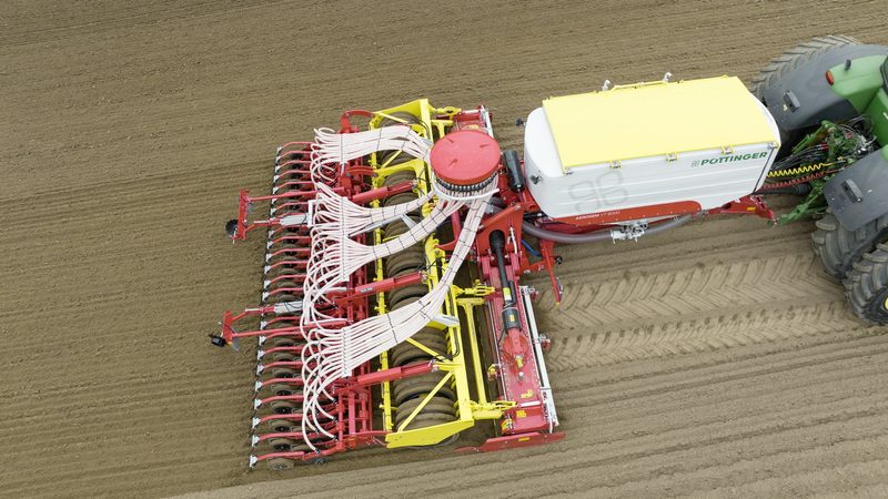 Neuer Pflug und breitere Sämaschine: Pöttinger mit neuer Technik für Acker und Saat