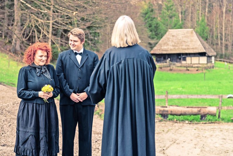 Die Magd Rötele heiratet früh ihren Hans – doch glücklich wird sie diese Ehe nicht machen.