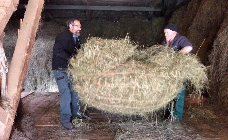 Reportage: Knoten binden und dabei von früher reden