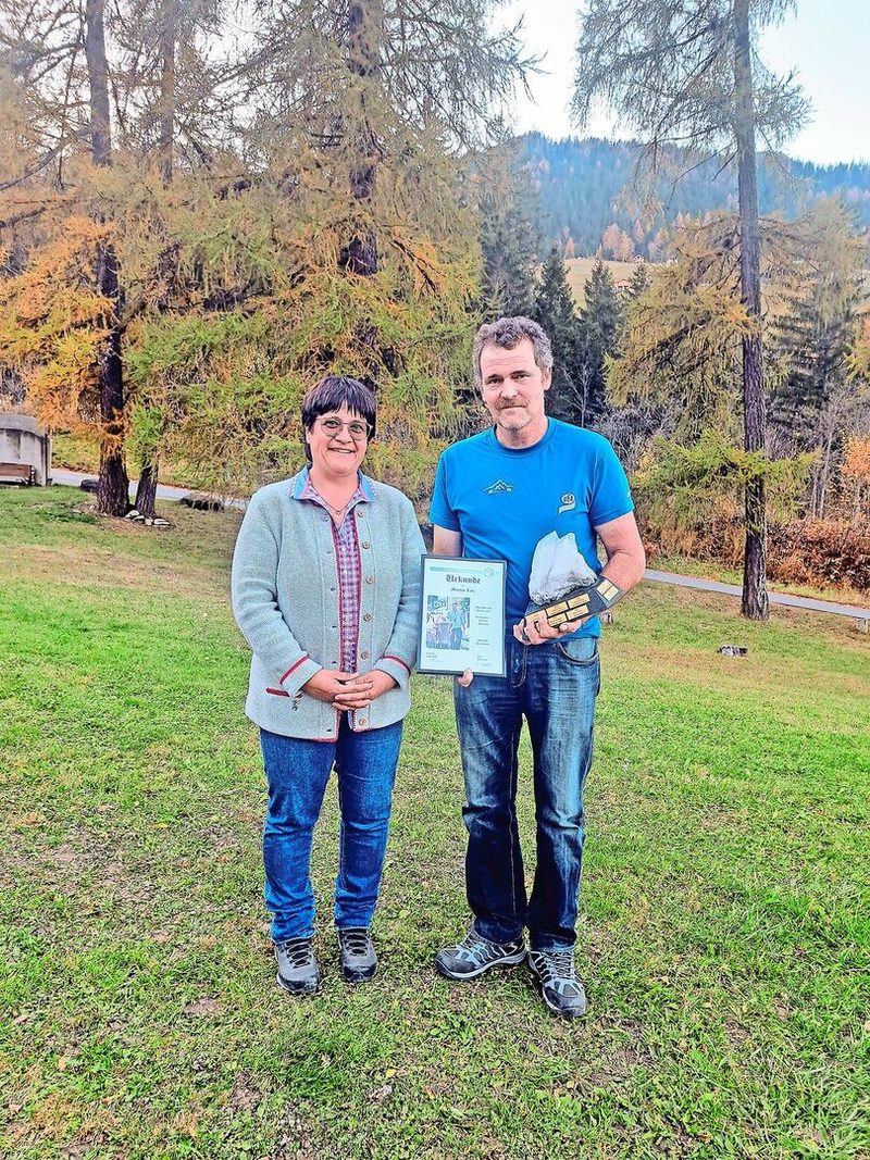Christa Buchli mit dem Alpmeister 2024 Martin Lutz.