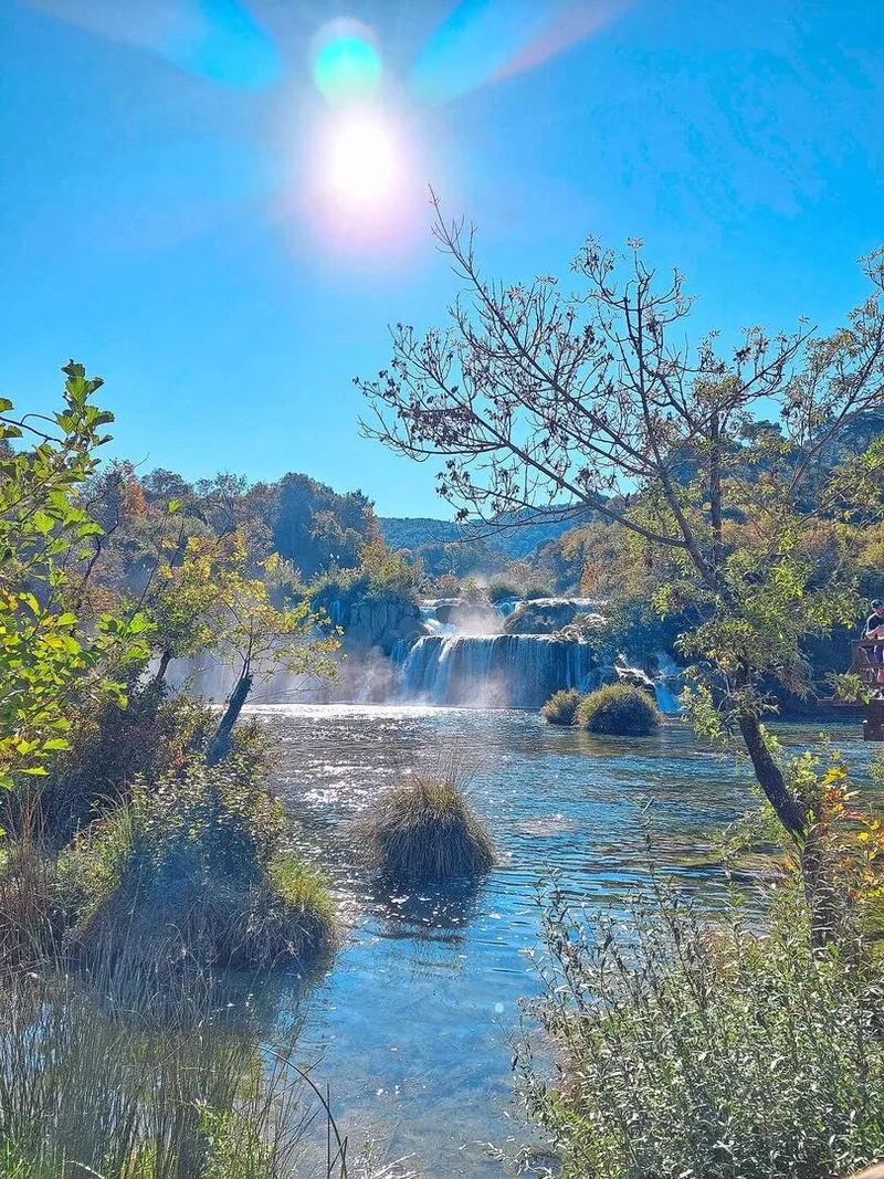Kroatien ist bekannt für die beiden grosse Nationalparks: Plitvicer Seen und Krka. Bei deren Wasserfällen wurden die Winnetou-Filme «Der Schatz im Silbersee», «Der Ölprinz» und «Winnetou 1» gedreht.