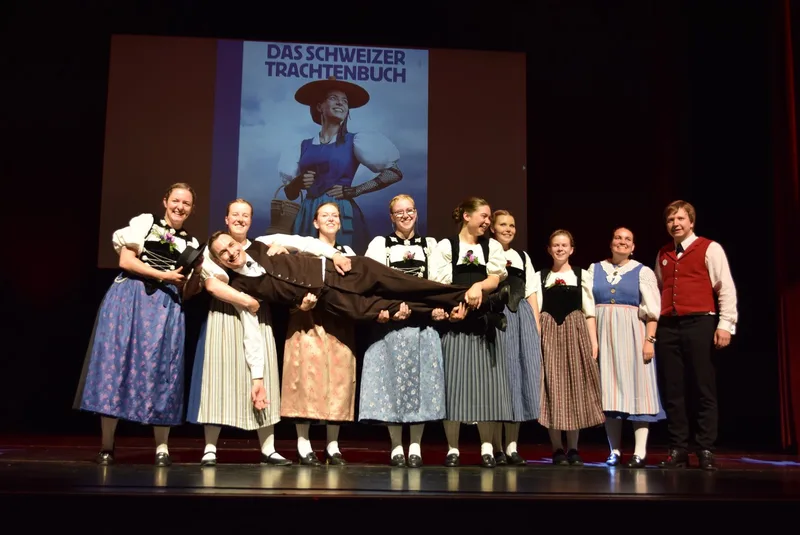 Das neue Schweizer Trachtenbuch zeigt Heimat, die verbindet