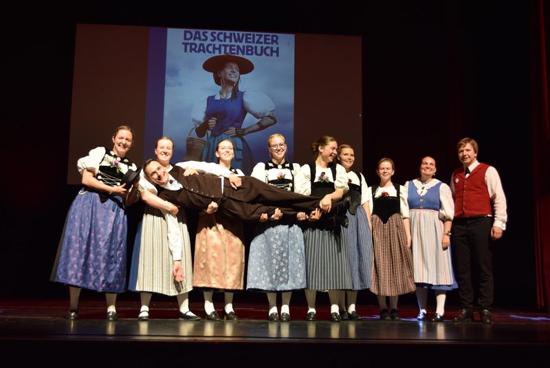 Das neue Schweizer Trachtenbuch zeigt Heimat, die verbindet
