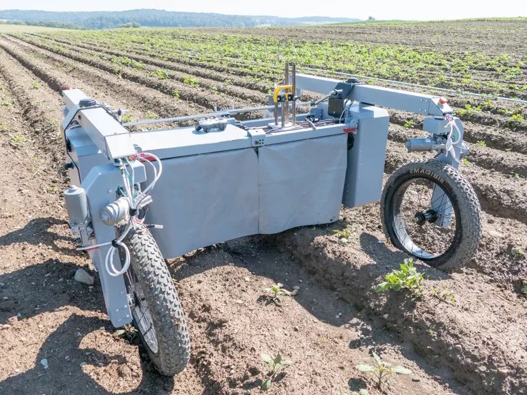 Laserroboter kämpft gegen Unkraut
