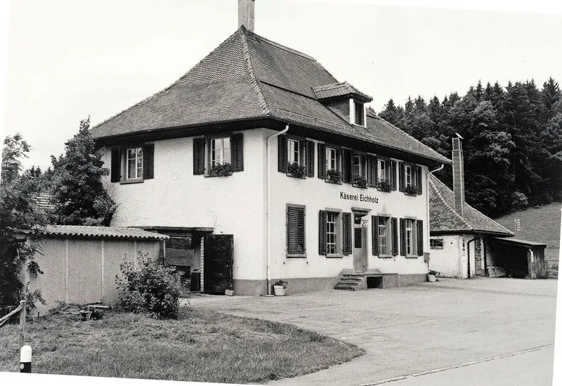 Dieses Bild der Käserei Eichholz wurde 1983 aufgenommen. Bis heute hat sich äusserlich nicht viel verändert. Nach dem Umbau aber schon.