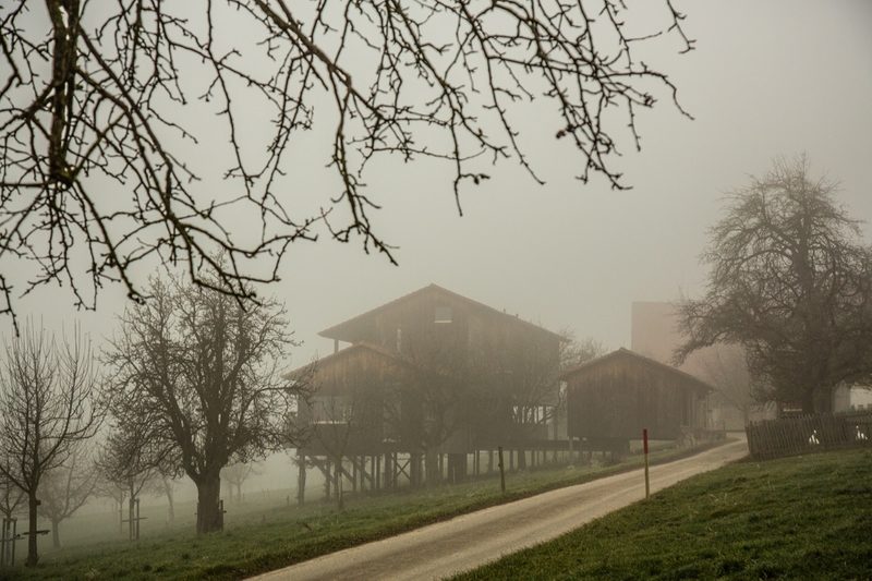 Amreins bieten auf ihrem Hof verschiedene Mietlokalitäten an. Bild: Pia Neuenschwander