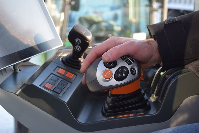 Körperliche Arbeit darf hart sein, aber nicht abnützend: Diese Modifikationen machen lange Tage auf dem Traktor komfortabler