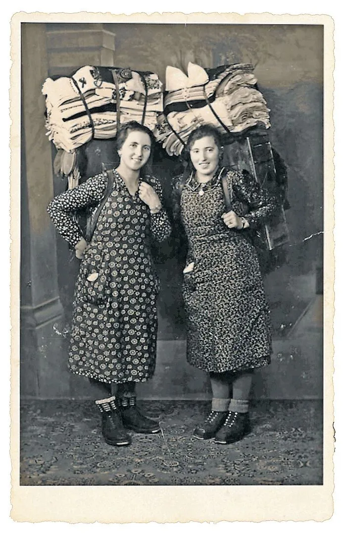 Viola Resenterra (rechts) und ihre Schwägerin Elena Fiorenza in den 40er-Jahren mit ihren vollen Cassèla.