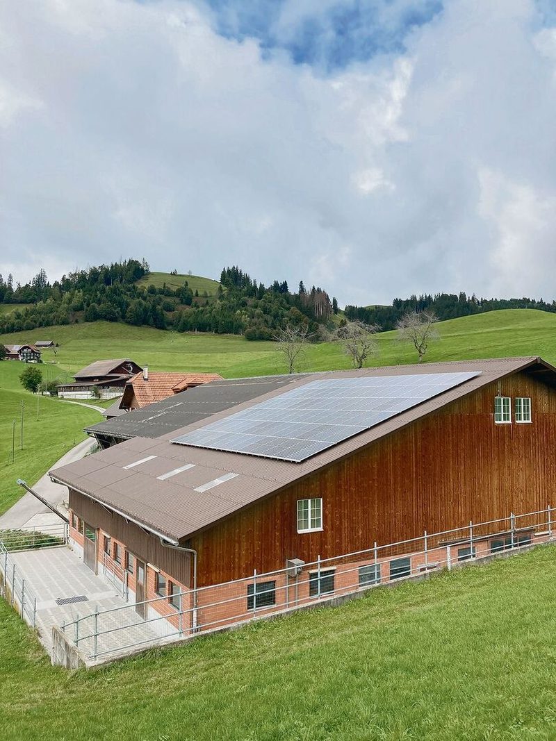 Auf dem Dach der Scheune von Roland Zemp in Schüpfheim wurde eine 20-kWp-Anlage für den Eigenbedarf aufgebaut.