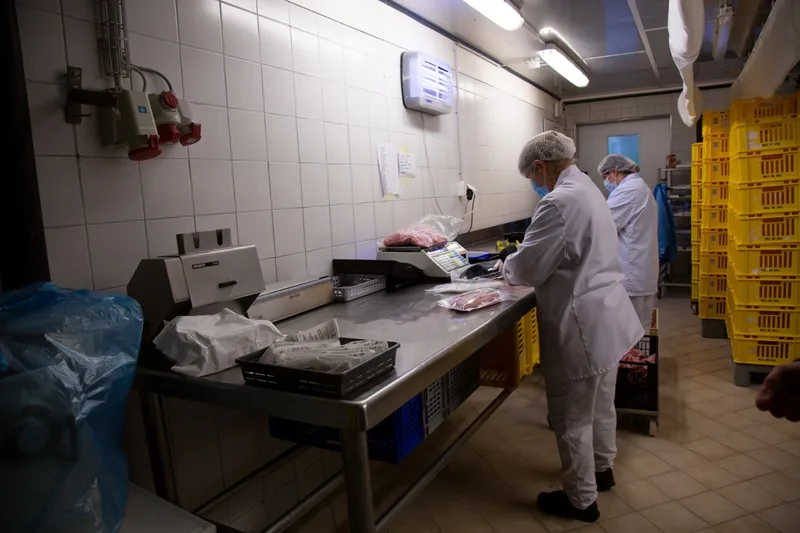 Die Familie Näf hat 10'000 Mastplätze für Kaninchen und ist Inhaberin des Verarbeitungs- und Schlachtbetriebs Kani-Swiss. Bild: Pia Neuenschwander