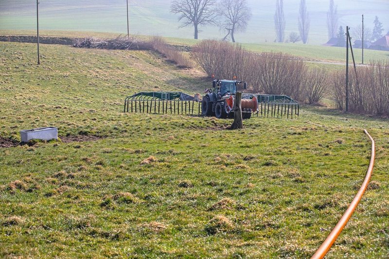 Es braucht eine gute Routenwahl, damit sich der Schlauch nicht um Hindernisse knotet. Diese kann beispielsweise vorgängig mittels Geoportal geplant werden.