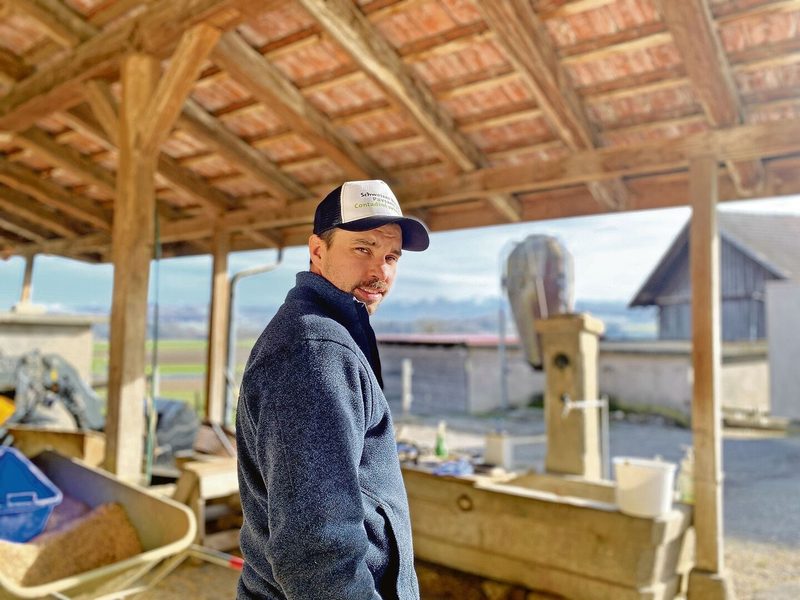 In der Weiterbildung zum Agrotechniker merkte Tobias Schneuwly im Rahmen eines Projekts, dass sich eine Poulethalle lohnen würde.
