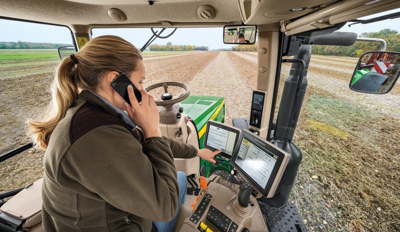 Die meisten neuen Traktoren mit geschlossener Kabine haben eine Klimaanlage. Bild: Werkbild John Deere