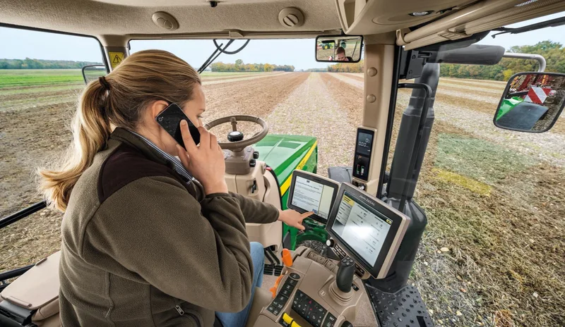 Die meisten neuen Traktoren mit geschlossener Kabine haben eine Klimaanlage. Bild: Werkbild John Deere
