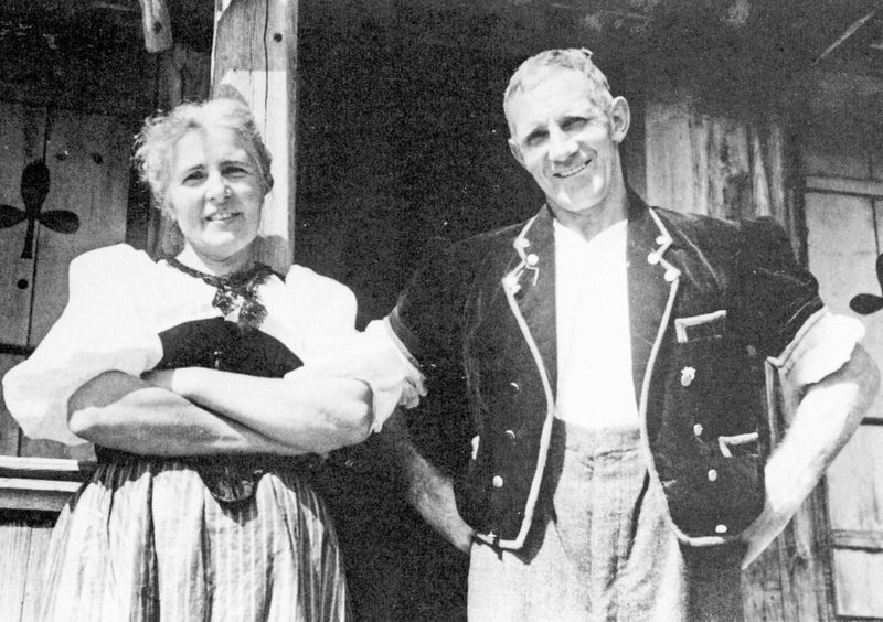 Fritz Fankhauser und seine Frau, geborene Siegenthaler, auf der Alp Rämisgummen im Eggiwil. Fankhausers waren eine bekannte «Chüjer-Familie».