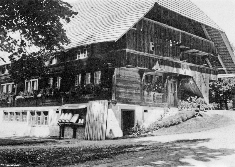 Ein stattliches Küherhaus beim Schloss Sumiswald, erbaut zirka um 1741. Im Winter hausten darin die Küher mit ihren Familien.