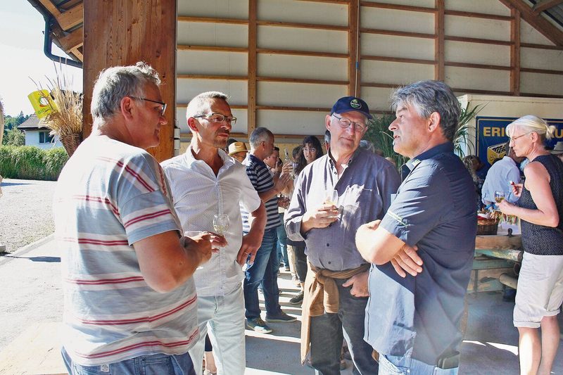Gesellige Runde mit Co-Präsident Ruedi Vögele, Bio-Suisse-Präsident Urs Brändli, Herman Lutke Schipholt und ZBV-Präsident Martin Haab (v. l.).