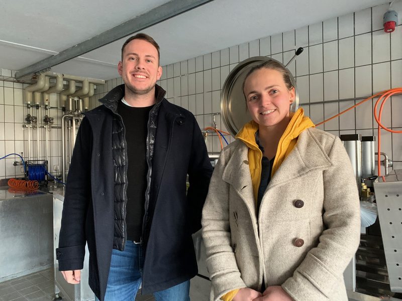 Simone Reinhart und Lukas Rösch verkaufen Regio-Tofu aus dem Thurgau