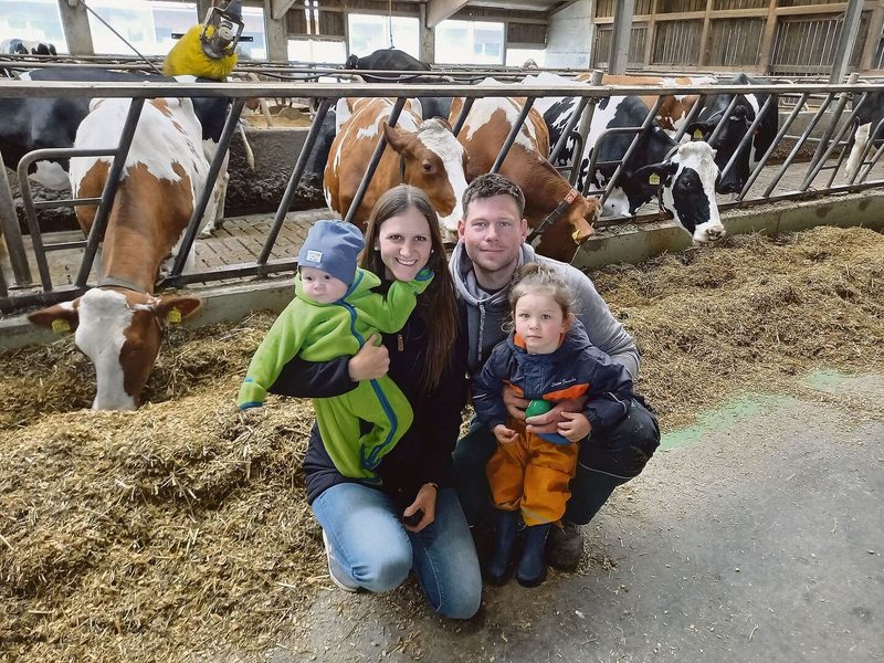 Aaron und Judith Milz halten auf ihrem vielseitigen Betrieb auch 65 Kühe.